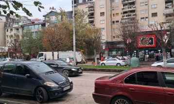 Punonjësit e Higjienës Komunale në Tetovë e ndërprenë grevën,  filluan t'i pastrojnë mbeturinat