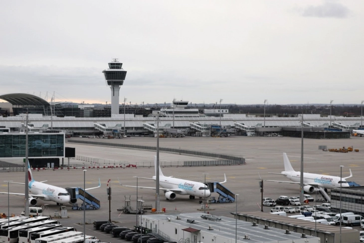 Обилниот снег  откажа околу 130 летови од минхенскиот аеродром