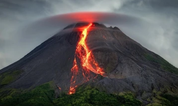 Во ерупција на вулканот Мерапи  во Индонезија загинаа 11 лица