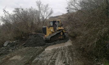 Почна пробивање на пат во кумановското село Зубовце