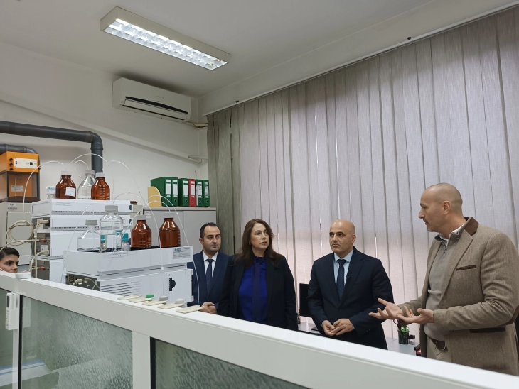 Shaqiri: Po investojmë në shkencë dhe hulumtime, mbi 23 milionë denarë për pajisje laboratorike në Fakultetin e Farmacisë