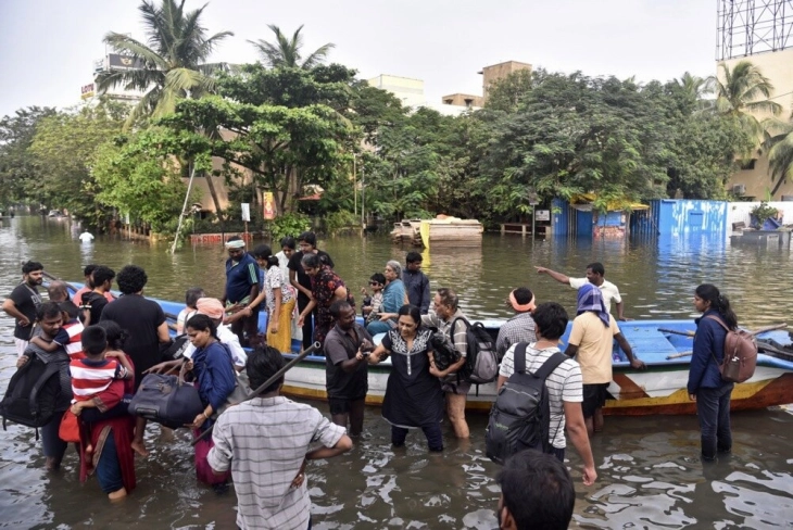 Nga cikloni në Indi, jetën e kanë humbur 14 persona