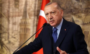 Erdogan e akuzoi Francën për sigurim të automjeteve të blinduara për Armeninë