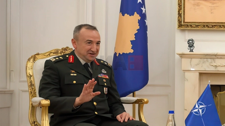 Komandanti i KFOR-it: Situata në veri të Kosovës është e qetë, por ende e brishtë