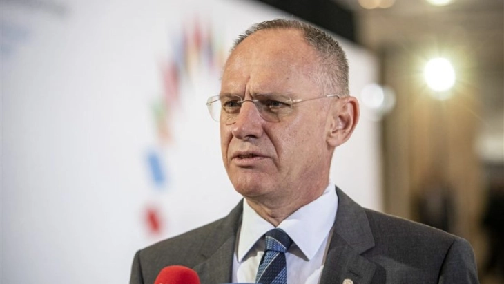 Австрискиот министер за внатрешни работи им предложи на Бугарија и Романија условен „воздухопловен Шенген“