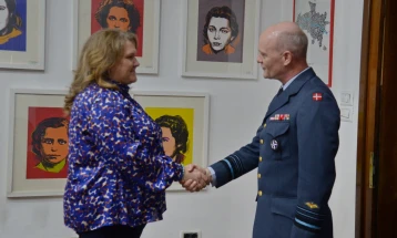 Петровска на средба со командант на НАТО одбранбениот колеџ од Рим, генерал Нилсен