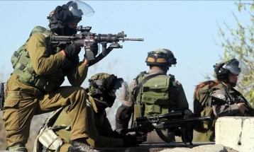 Израелската армија изврши претреси во две училишта во Газа за кои се сомнева дека се база на Хамас