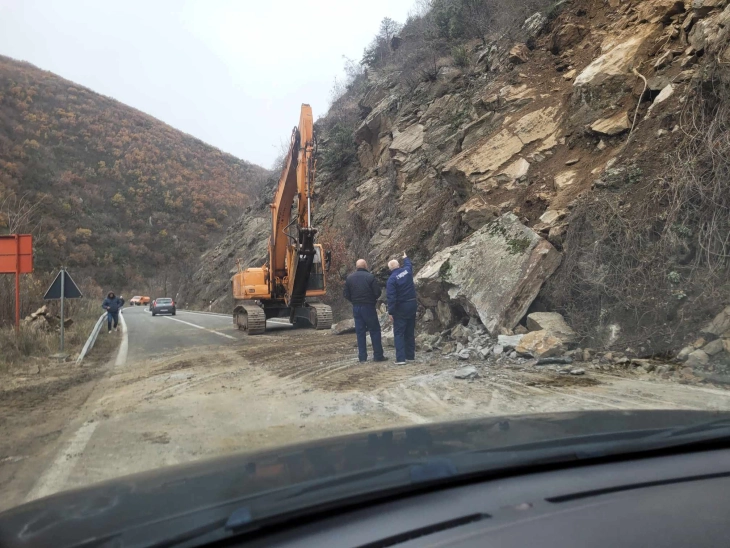 Pastrohet rruga afër fshatit Istibanjë