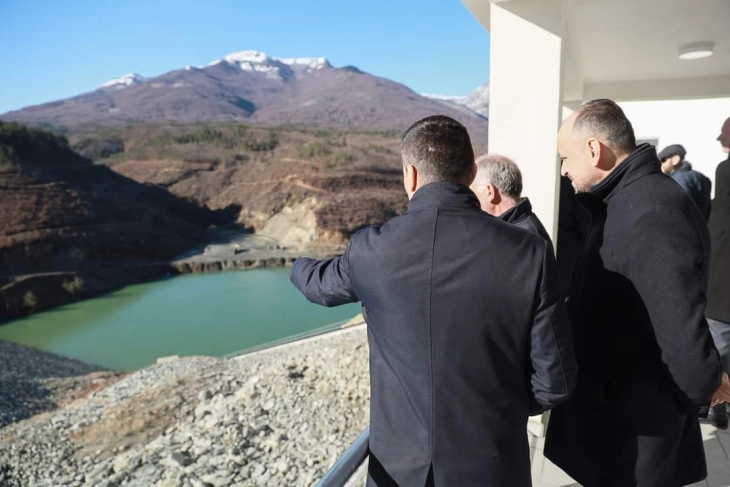 Вицепремиерот Битиќи и министерот Николовски на увид во завршните работи на браната „Конско“ кај Гевгелија