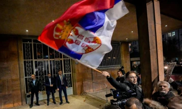 РИК и ГИК ги прогласија прелиминарните изборни резултати во Србија и покрај протестите и блокадите на опозицијата