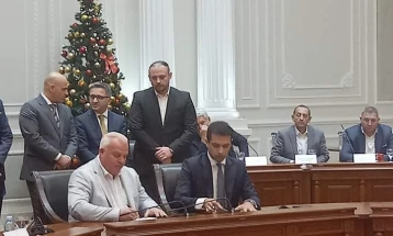 Градоначалникот Трајковски го потпиша договорот за реализација на три инфраструктурни проекти