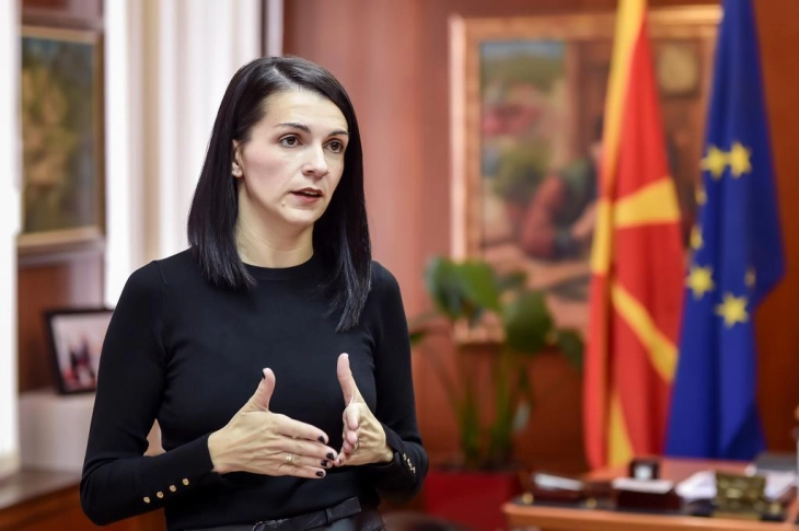 Костадиновска-Стојчевска: Македонскиот јазик не е и нема да биде прашање за преговори или компромиси