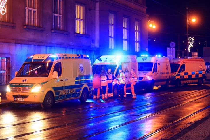 Изрази на тага, сочувство и неверување по пукањето во Прага