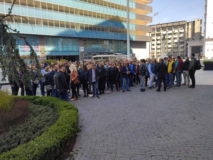 Anëtarët e AOGJSH në protestë për masën e përkohshme që ua ndaloi pagesën e rritjes së pagave prej 30 për qind