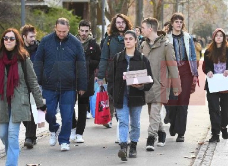 Filluan bllokadat në Beograd, studentët mblidhen para Ministrisë së Administratës shtetërore dhe Vetëqeverisjes lokale