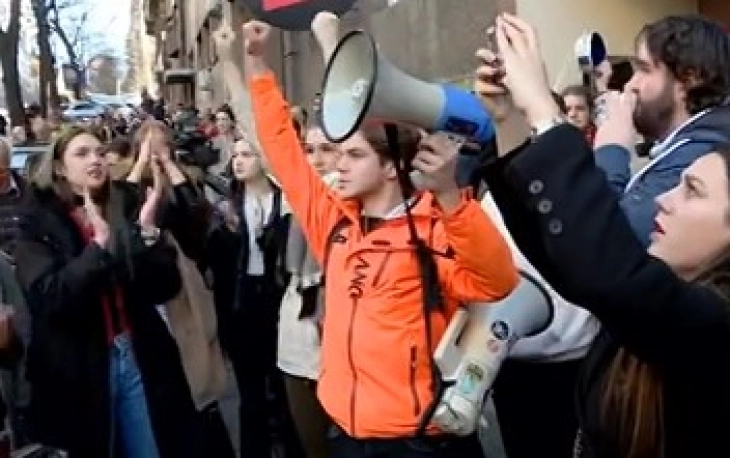 Ka skaduar afati që studentët serb ua dhanë autoriteteve, vazhdojnë bllokadat në Beograd