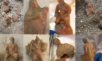 Во Помпеја пронајдени 13 статуетки со мотиви на човеково раѓање
