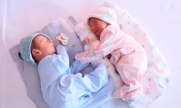Во Албанија за шест месеци бебешки бонус добиле над 19 илјади новороденчиња