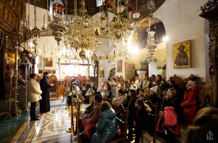 Празнична посета и дарување во Бигорскиот Манастир во организација на Министерството за труд и социјална политика