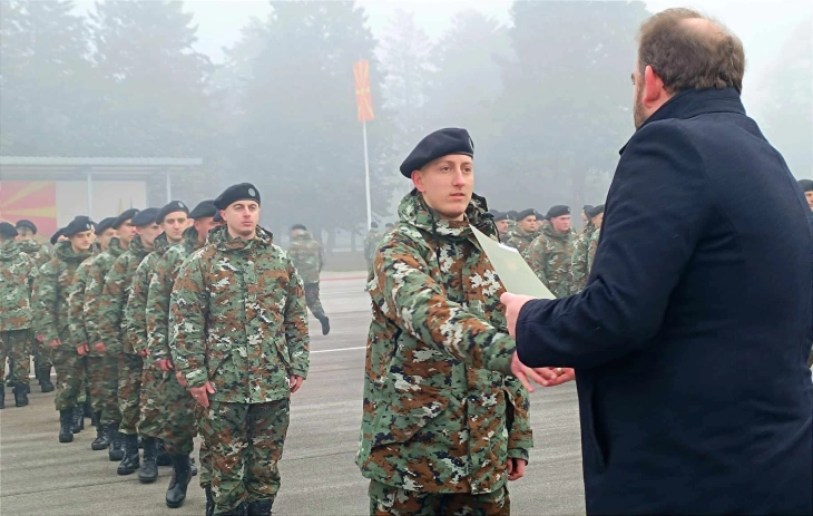 Нови 150 професионални војници во редовите Армијата добија договори