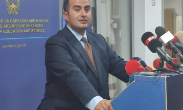 Шаќири: Е-дневник како пилот-проект во 40 училишта од второто полугодие