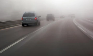 Намалена видливост поради магла на повеќе патни правци низ државата