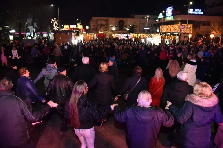 Кавадарци со огномет и прослава на плоштадот ја дочека Новата година 