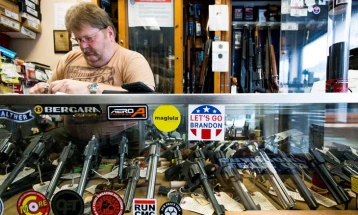 Во некои сојузни држави на САД стапија на сила закони за ограничување на носењето огнено оружје