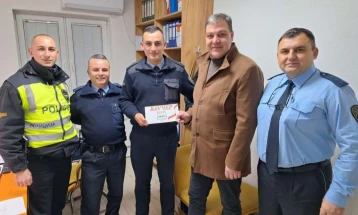 Градоначалникот на Ресен Јован Тозиевски посети и награди општински институции