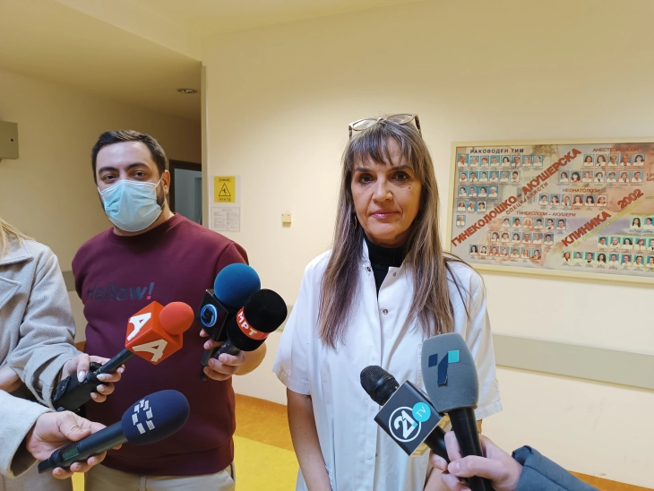 Jovanovska: Foshnja me lëndim të krahut është në gjendje të mirë, bëhet fjalë për parezë të lehtë 