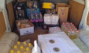 Банка за храна Кавадарци подели прехранбени пакети за лица во социјален ризик за празниците 