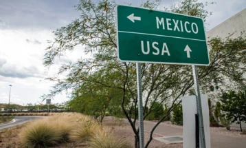 САД повторно ќе ги отворат граничните премини кон Мексико