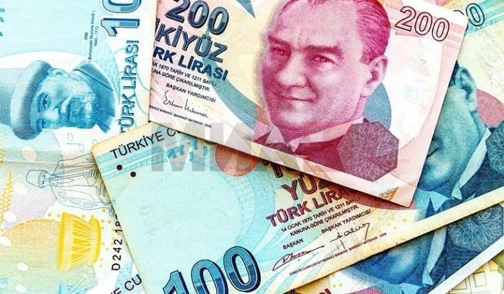 Lira turke ra në vlerën më të ulët kundrejt dollarit