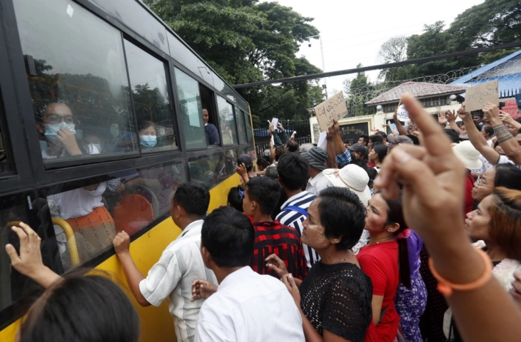 Хунтата во Мјанмар ослободи повеќе од 9.600 затвореници
