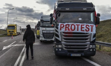 Полските земјоделци продолжија со блокадите на границата со Украина 