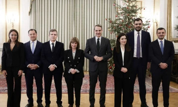 Новите министри во грчката Влада положија свечена заклетва