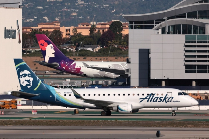 California-bound plane makes emergency landing after losing window