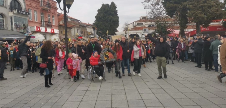 По 11-ти пат одржана традиционалната бадникова поворка низ улиците на Охрид