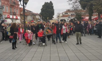 По 11-ти пат одржана традиционалната бадникова поворка низ улиците на Охрид