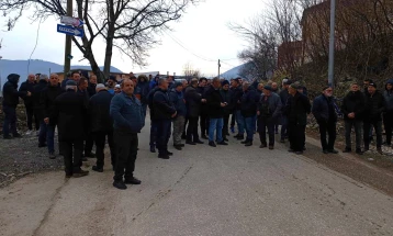 Жителите на Долна и Горна Бањица протестираат против експропријацијата за потребите на Коридорот 8