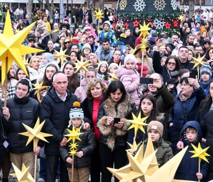 Бадникова поворка на Широк сокак во Битола