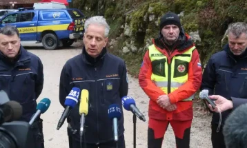 Пет лица заробени во пештерата Крижна Јама во Словенија поради висок водостој