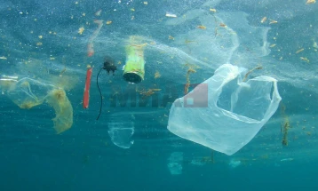 Повеќе од 200.000 тони пластика годишно протекуваат во Средоземното Море
