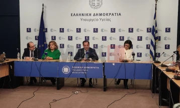 Министерот за здравство на Грција апелира граѓаните да се вакцинираат против Ковид-19, соопшти бришење на казните за невакцинираните