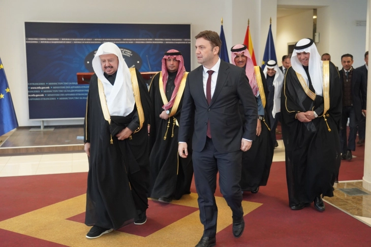 FM meets Saudi Speaker, discuss bilateral relations and economic cooperation