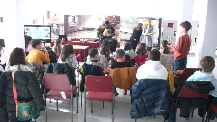 Во штипската библиотека почна зимската школа за учениците
