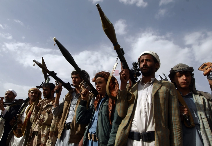 Protesta të mëdha në Jemen pas sulmit amerikano-britanik ndaj Huthëve