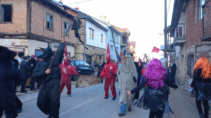 Со дефиле под маски почнува Вевчанскиот карневал, традиција од околу 15 века