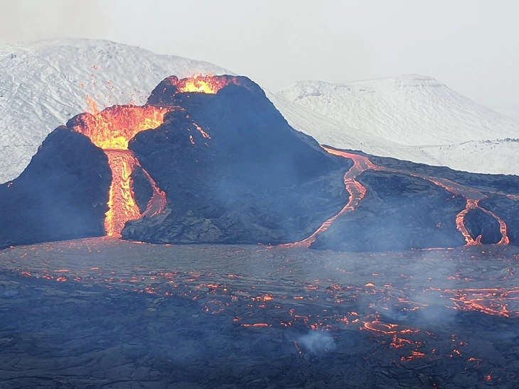 Icelandic town evacuated again as volcanic activity grows