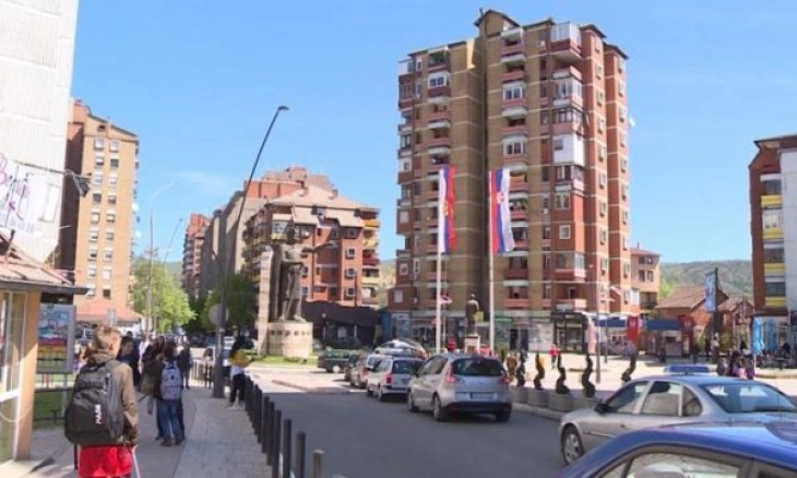 Фрлена бомба во Косовска Митровица,  во експлозијата повредени две лица